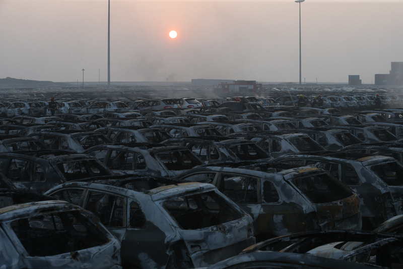 Illustration for article titled Photos from the aftermath of the devastating Tianjin explosion